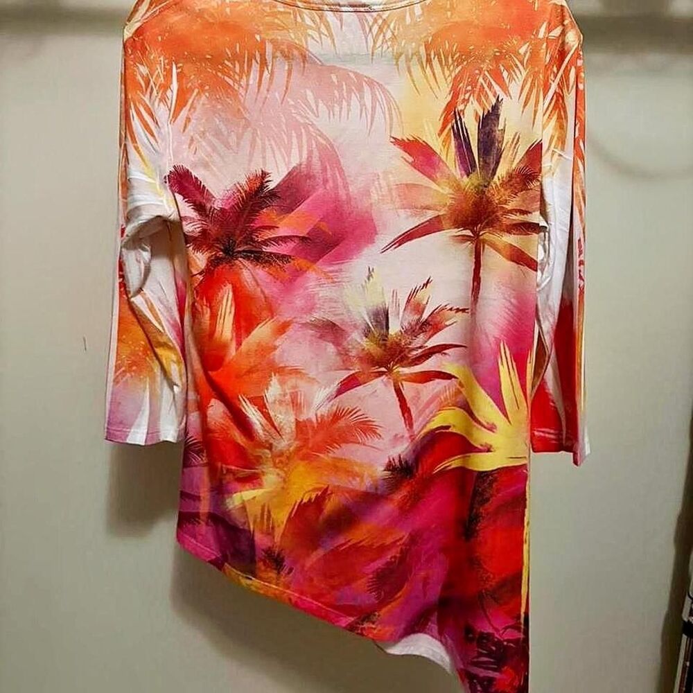 Jess & Jane Tropical Palm Print Asymmetrical Top | Rhinestone Detail | Size Medi - Picture 7 of 9